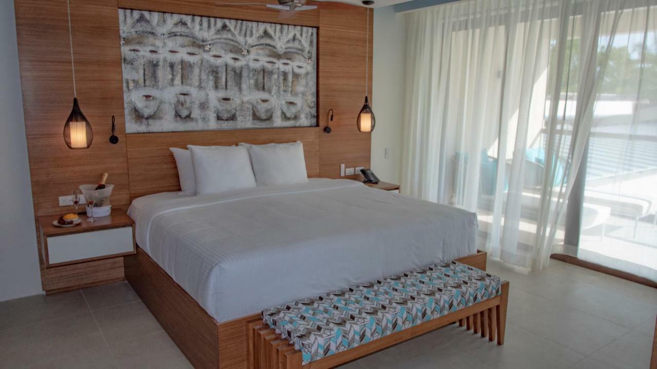 Azura Suite King Bed,843311735:JPEG